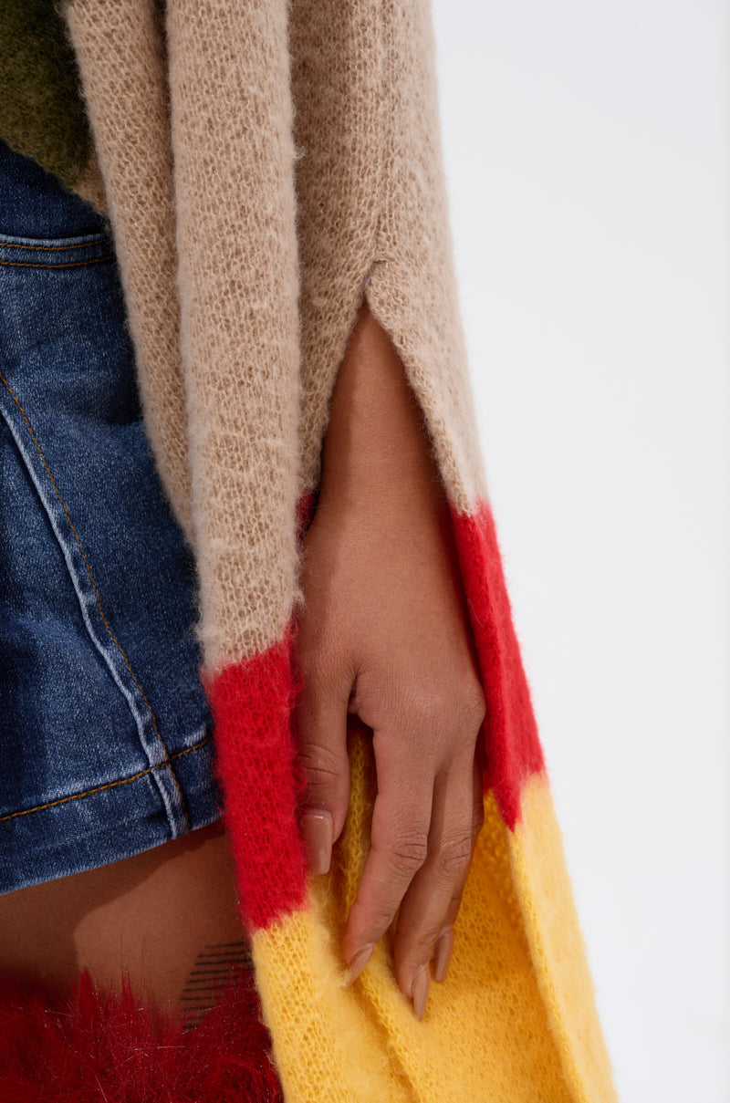 EASY LOVER CROP ABSTRACT SWEATER
