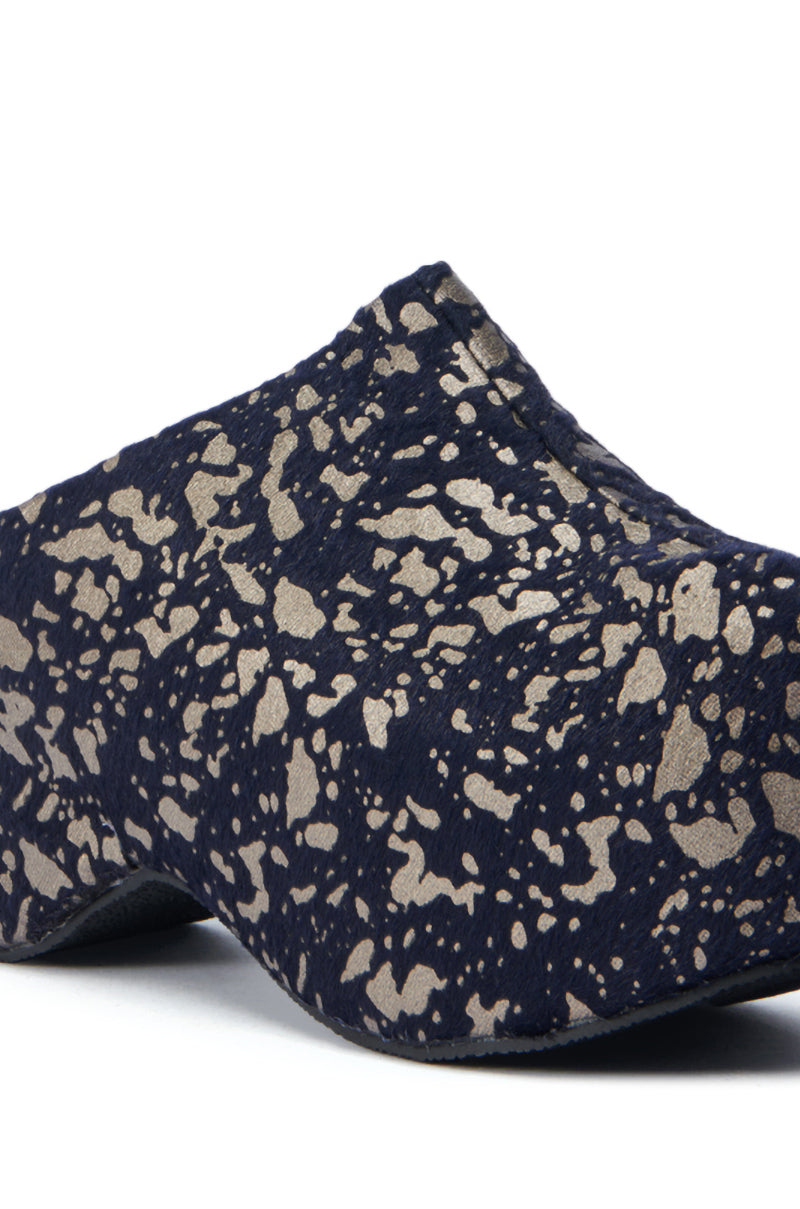AZALEA WANG TEATREE BLACK CLOG