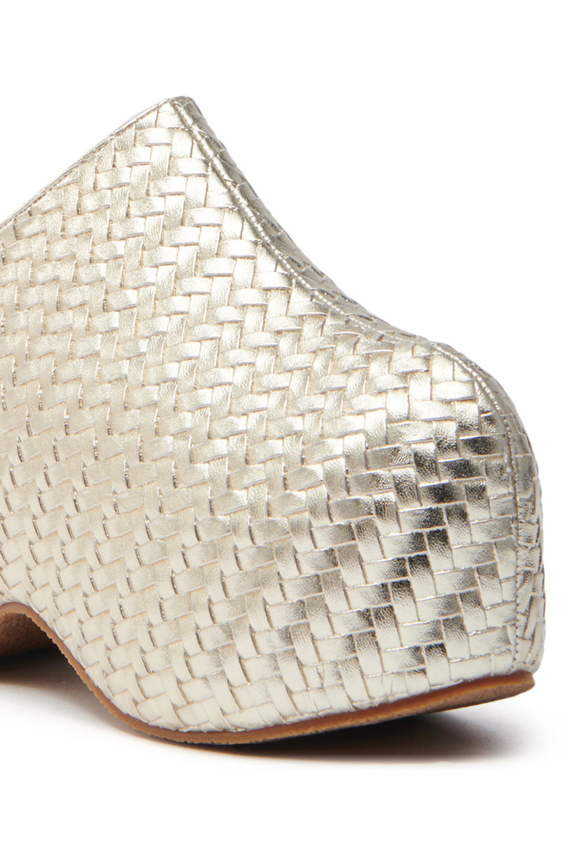 AZALEA WANG TEATREE GOLD WOVEN CLOG