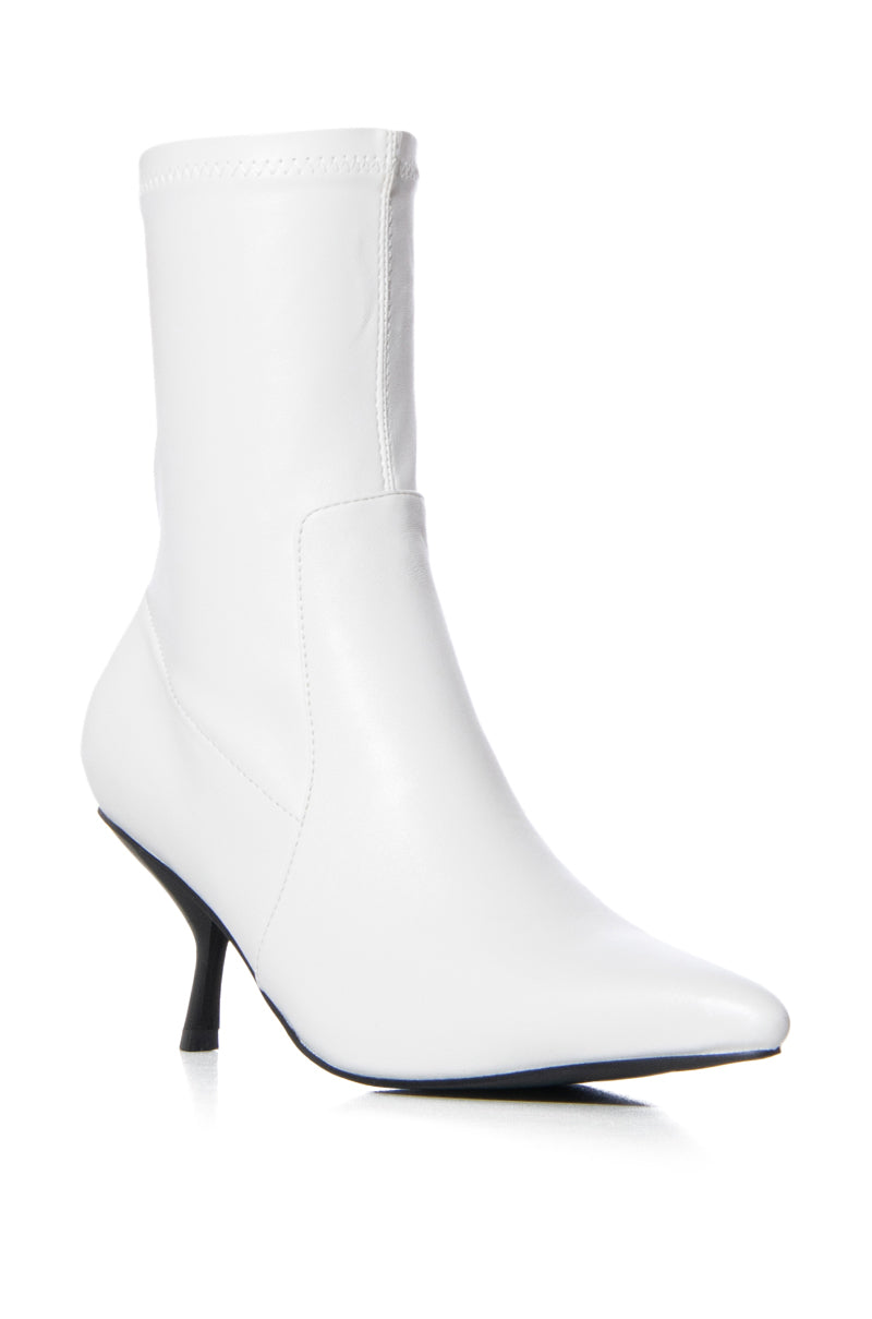AZALEA WANG MOGRA WHITE KITTEN HEEL BOOTIE