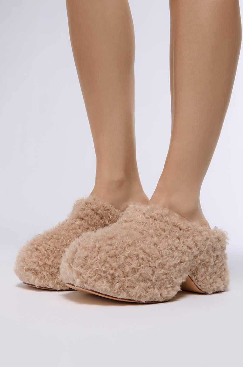 AZALEA WANG MORTICIA BROWN SHERPA CLOG