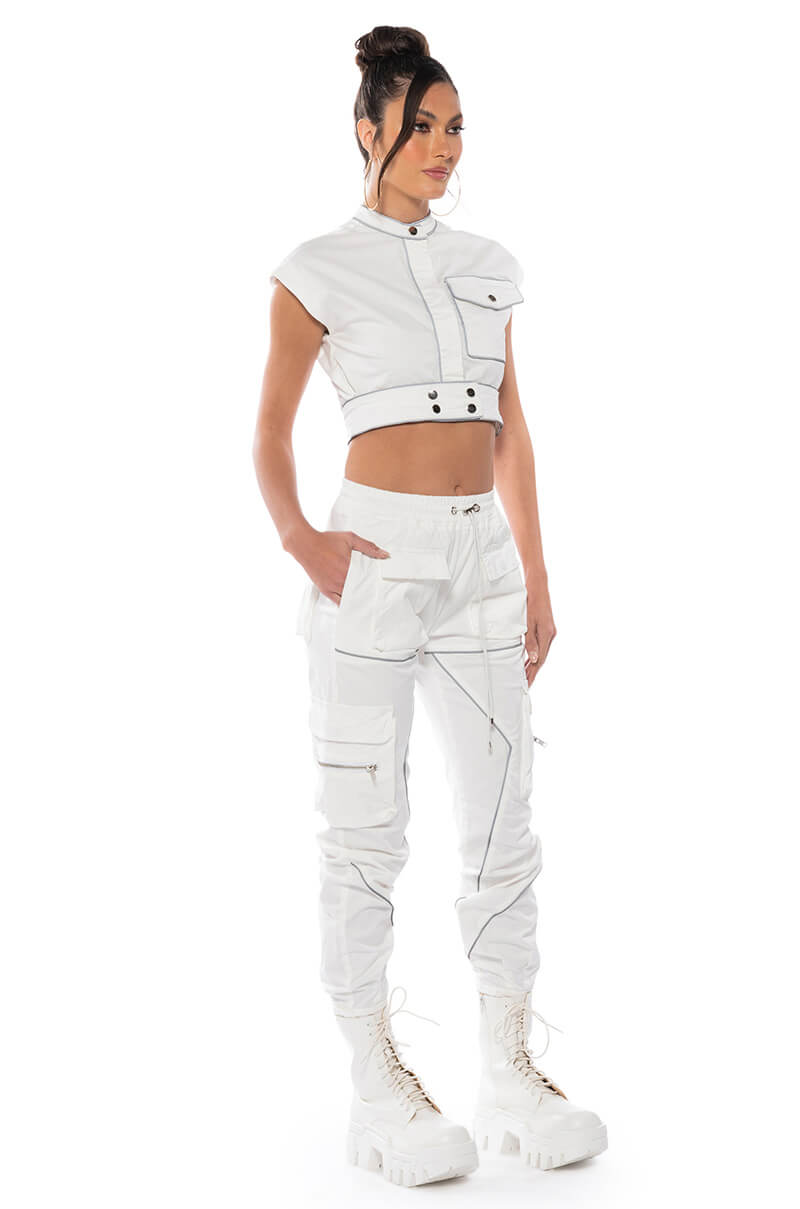 DESTINATION CROPPED CARGO TOP