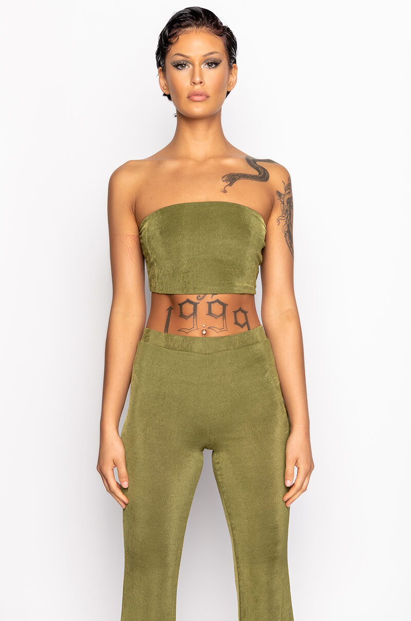EASY TO WEAR BANDEAU TOP