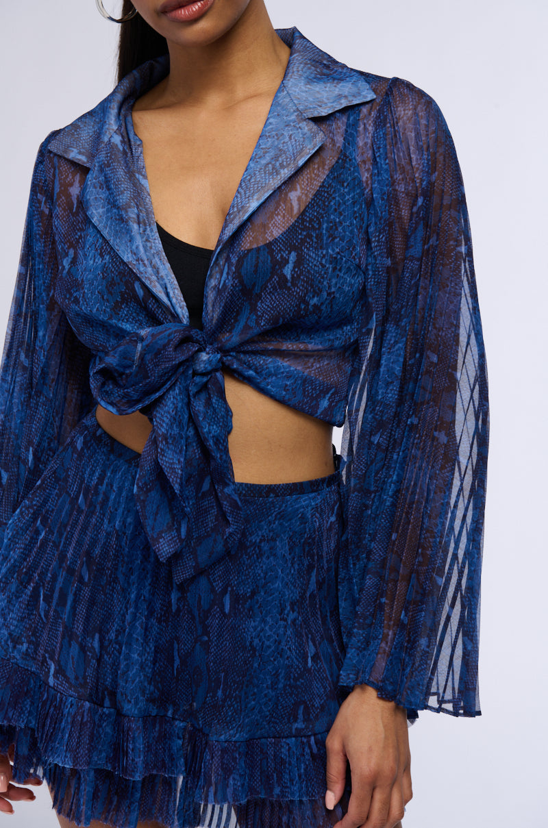 FIERCE ENERGY TIE FRONT ANGEL SLEEVE CROP BLOUSE