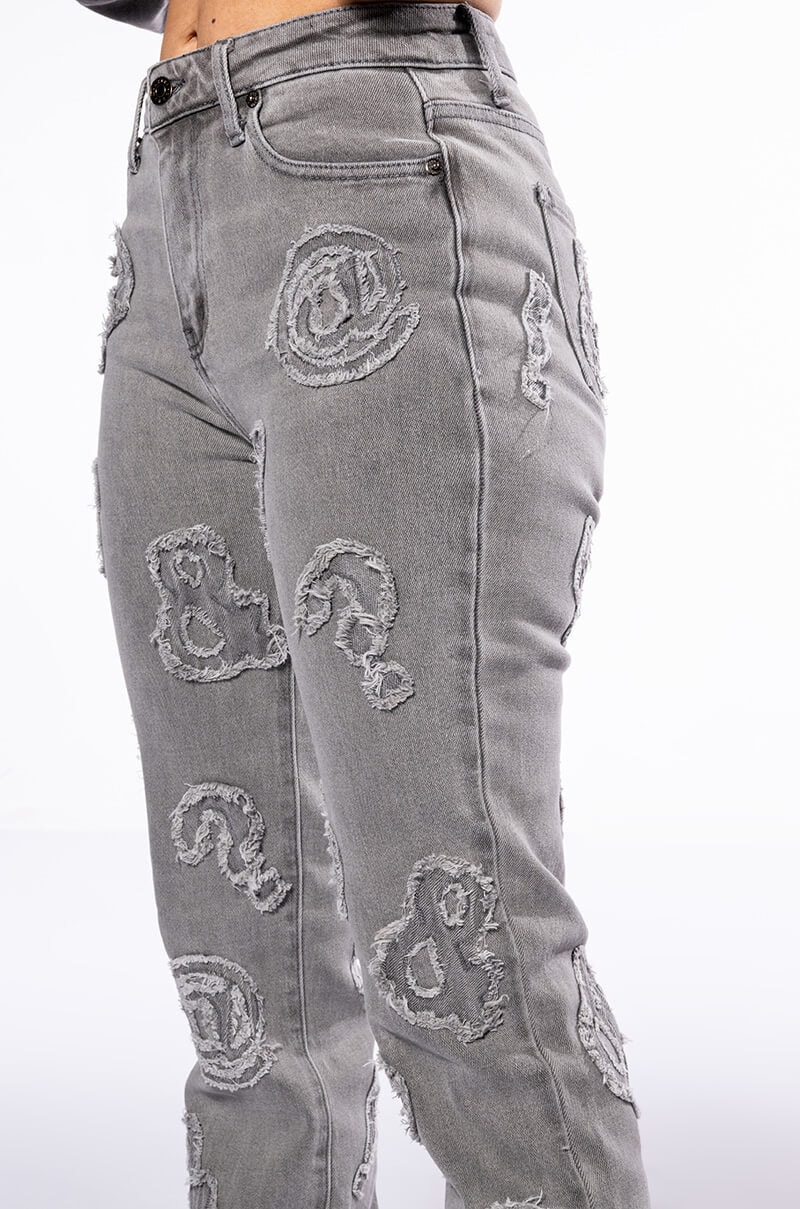 PATCH DETAIL SOFT DENIM STRAIGHT LEG JEAN